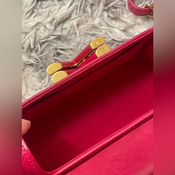 Louis Vuitton Epi Twist Shoulder Bag PM - Picture 9 of 15